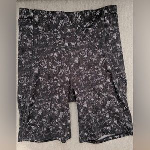 Women’s all in motion biker shorts, black and grey camouflage, size small